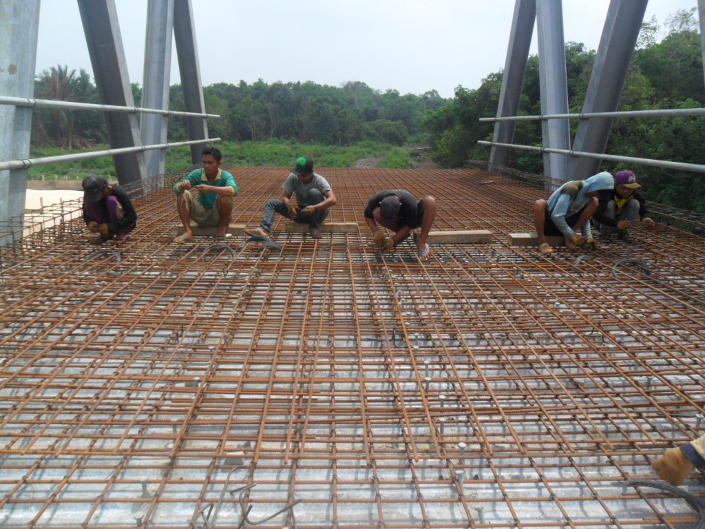 Kegiatan Peningkatan/Pembangunan Jalan dan Jembatan. Mandomai, Kec. Kapuas Barat